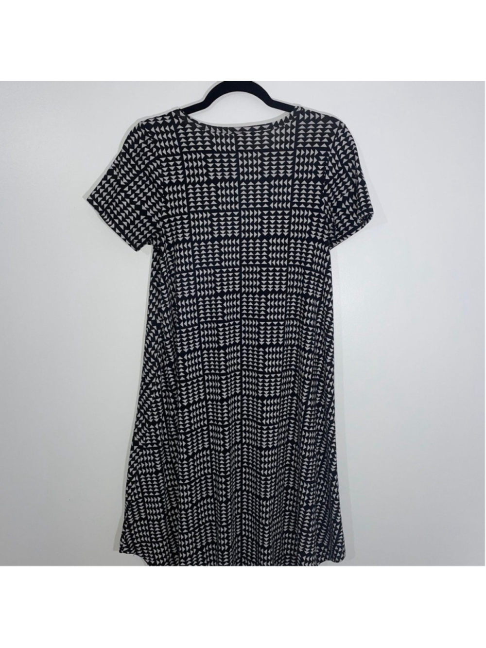 LuLaRoe Carly High-Low Swing Dress Black and White Geometric Pattern XS - Picture 3 of 3
